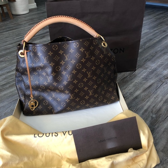 Louis Vuitton Handbags - Authentic Louis Vuitton Artsy MM Monogram Bag